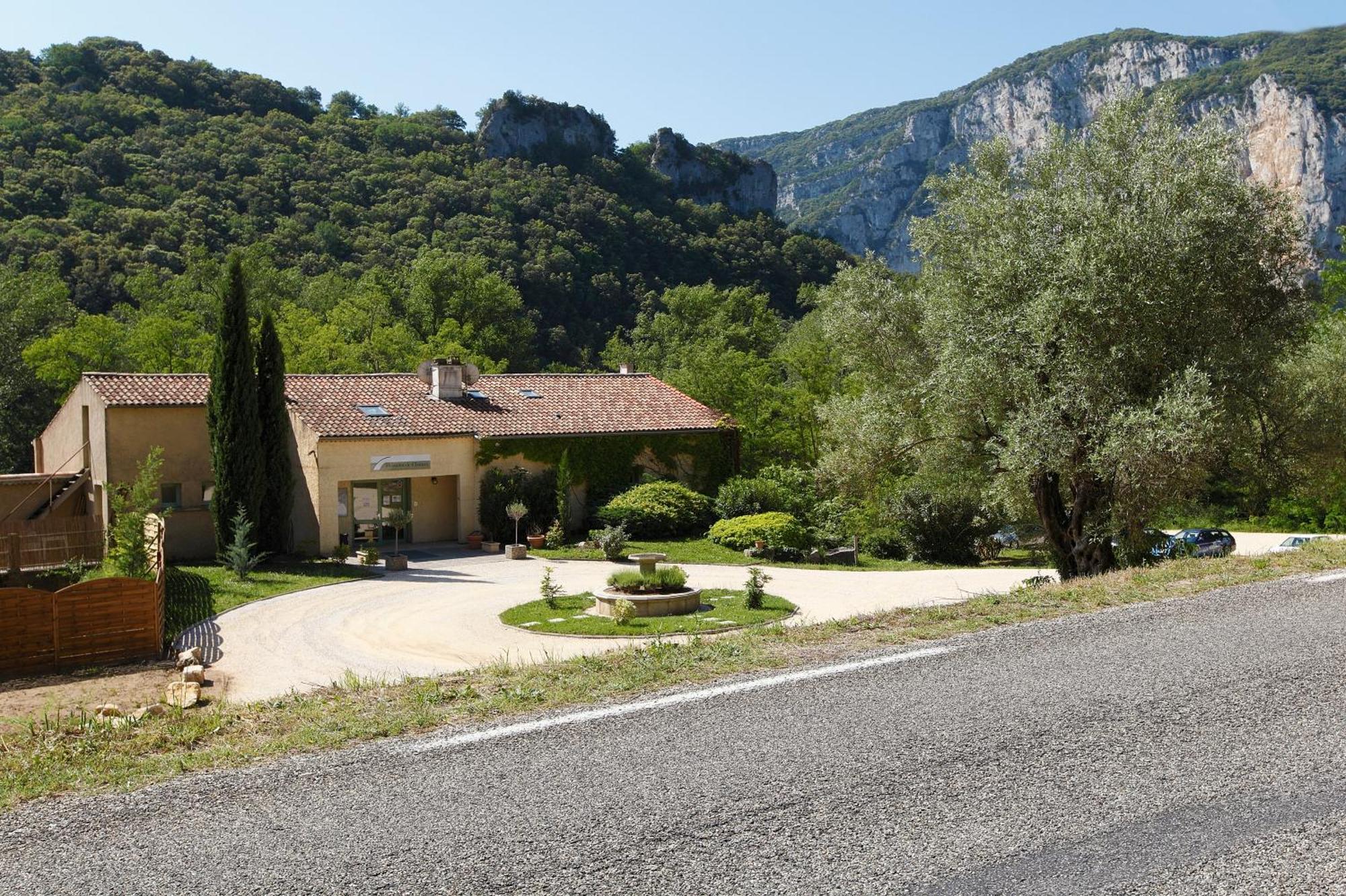 Vacanceole - Le Domaine De Chames - Pont D'Arc Vallon-Pont-dʼArc Dış mekan fotoğraf